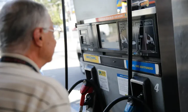 Governo prorroga subvenção de R$ 2,12 ao diesel