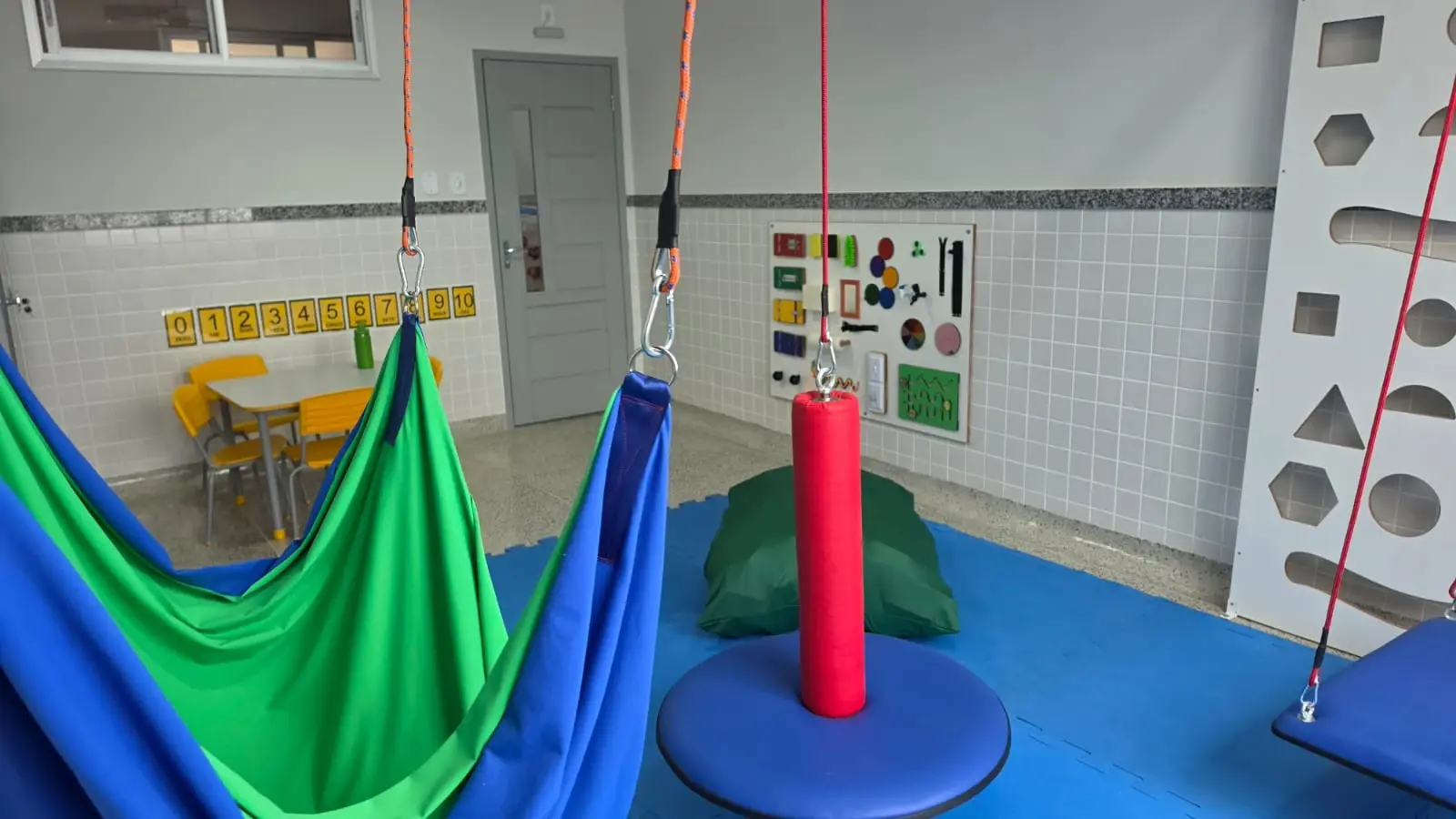 Leia mais sobre o artigo CEIM Mário Leôncio da Vitória inaugura Sala de Experiências Sensoriais em Colatina