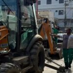 Prefeitura realiza intervenção emergencial na Rua Cassiano Castelo após abertura de buraco